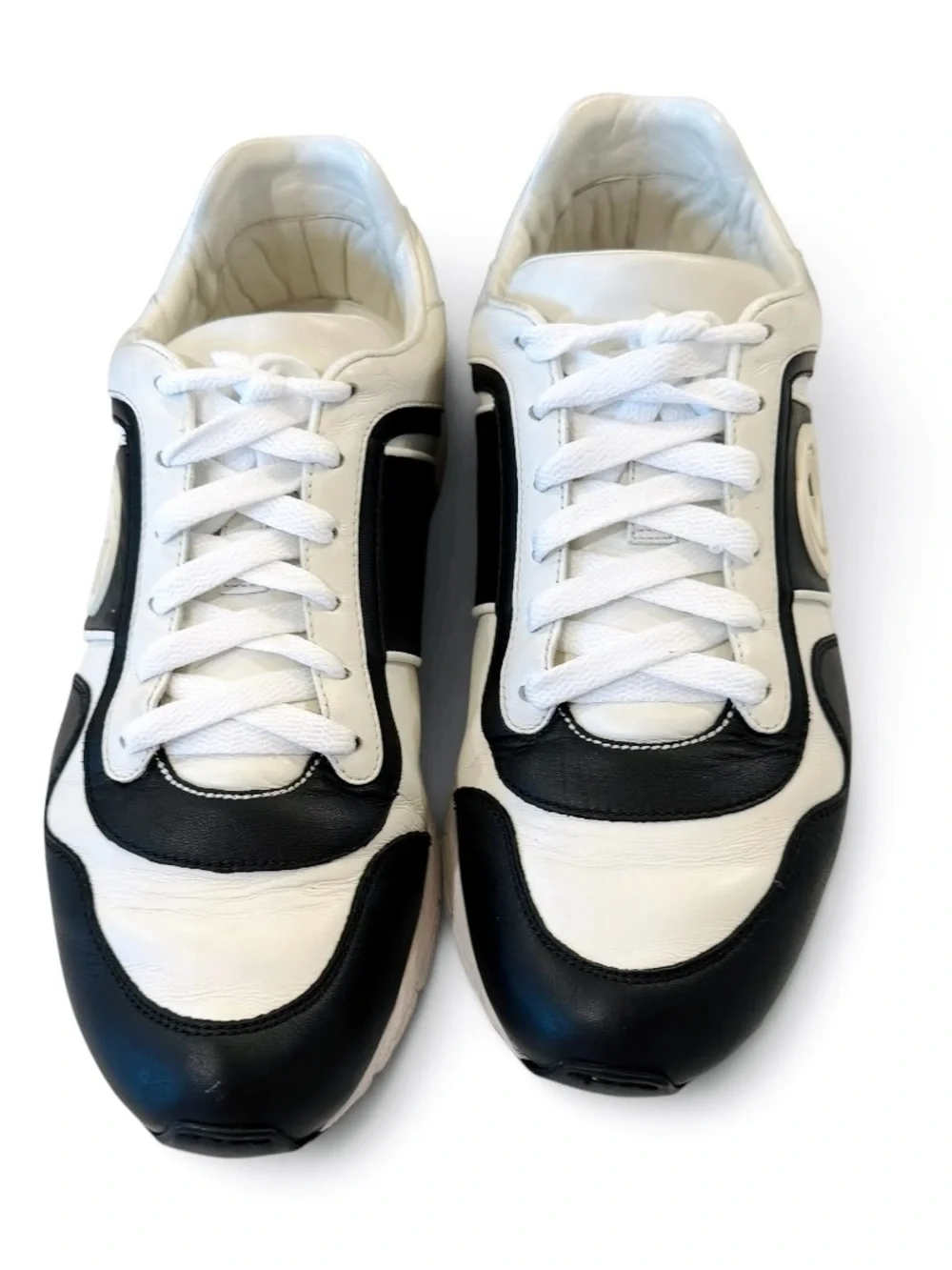 Gucci Men’s Black & White Leather interlocking Logo Runner Sneakers